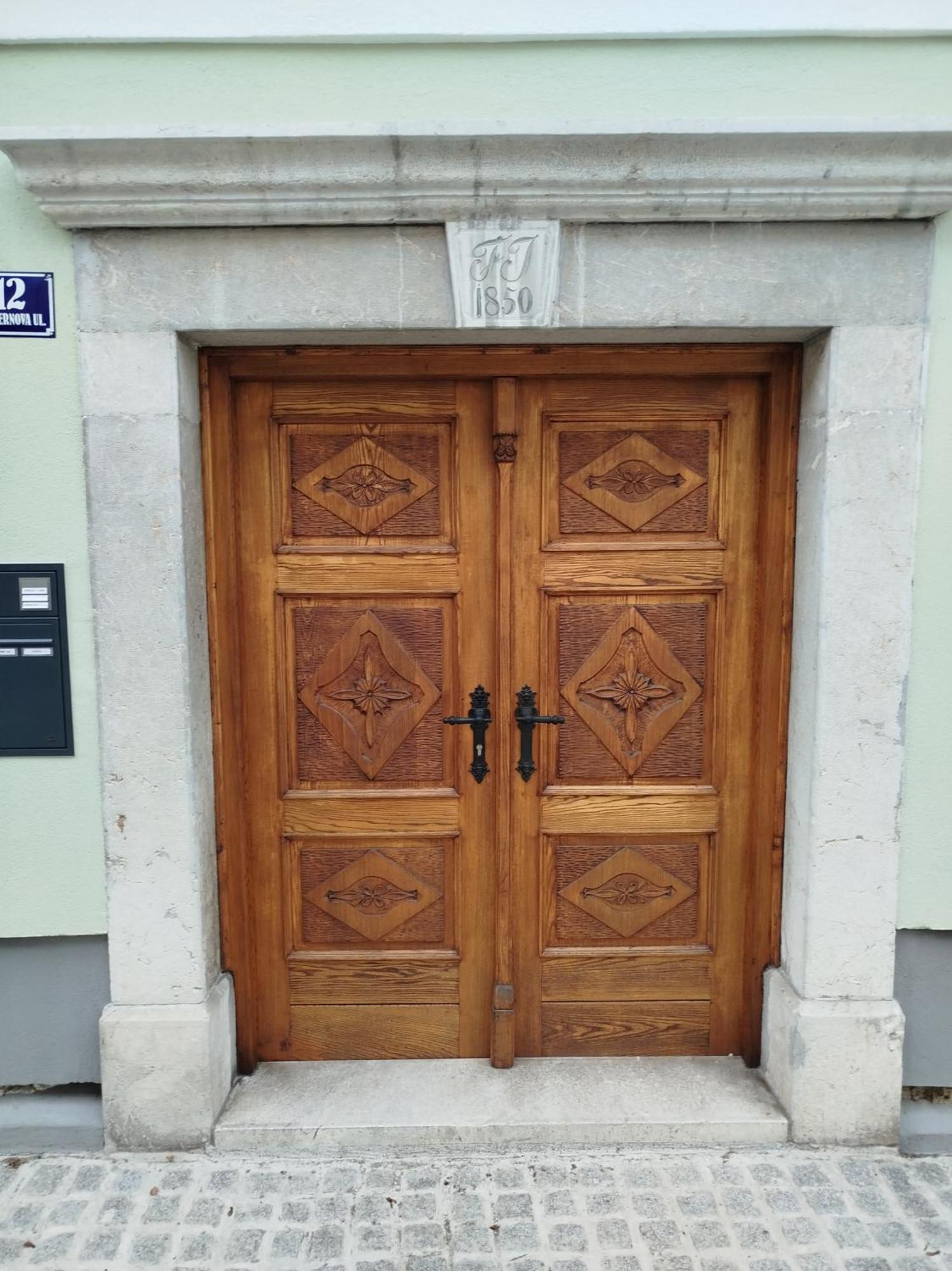 Apartma Mamut 1850 Kamnik Bagian luar foto